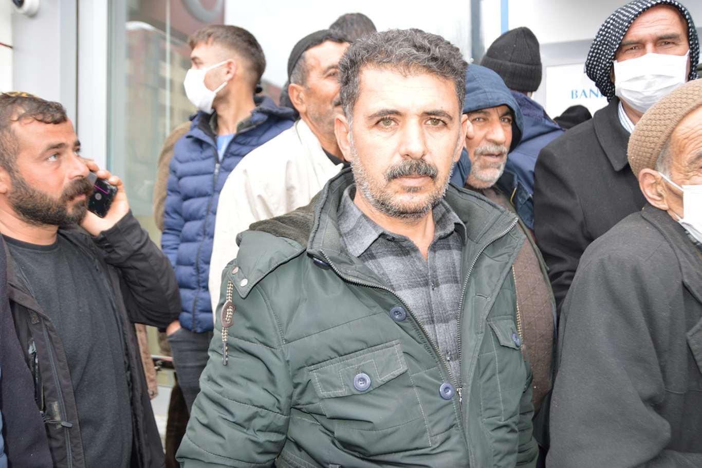 Ödemeler tek banka şubesinden yapılınca sıra kuyruğu kaçınılmaz oldu